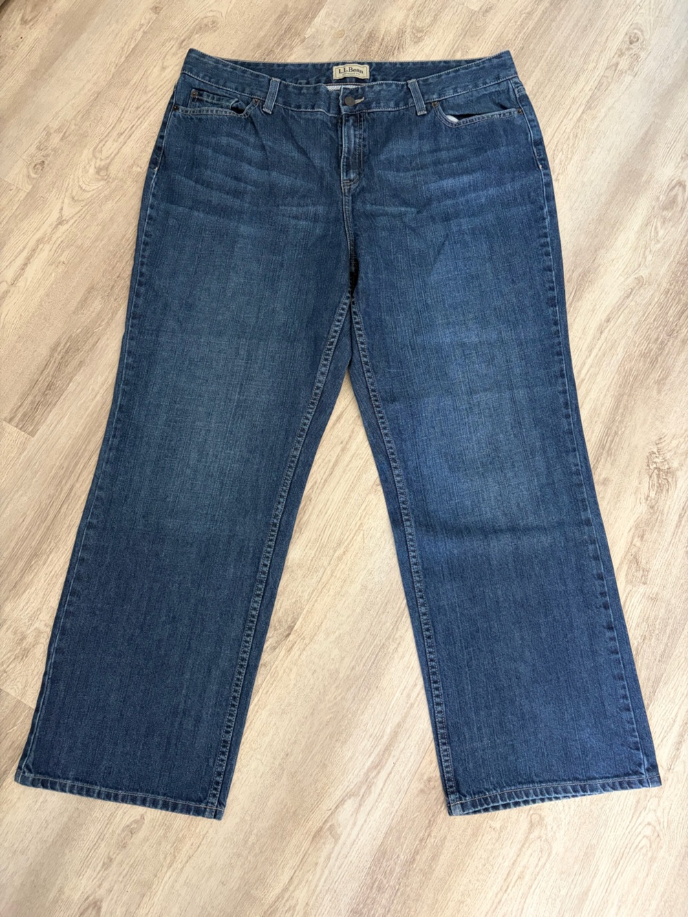 L.L. Bean NWOT women’s straight fit denim jeans size 20 petite